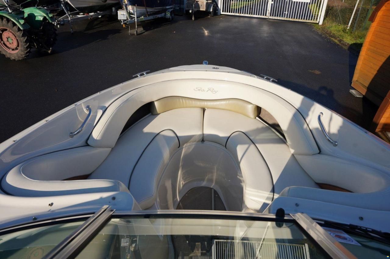 Sea Ray 220 SELECT