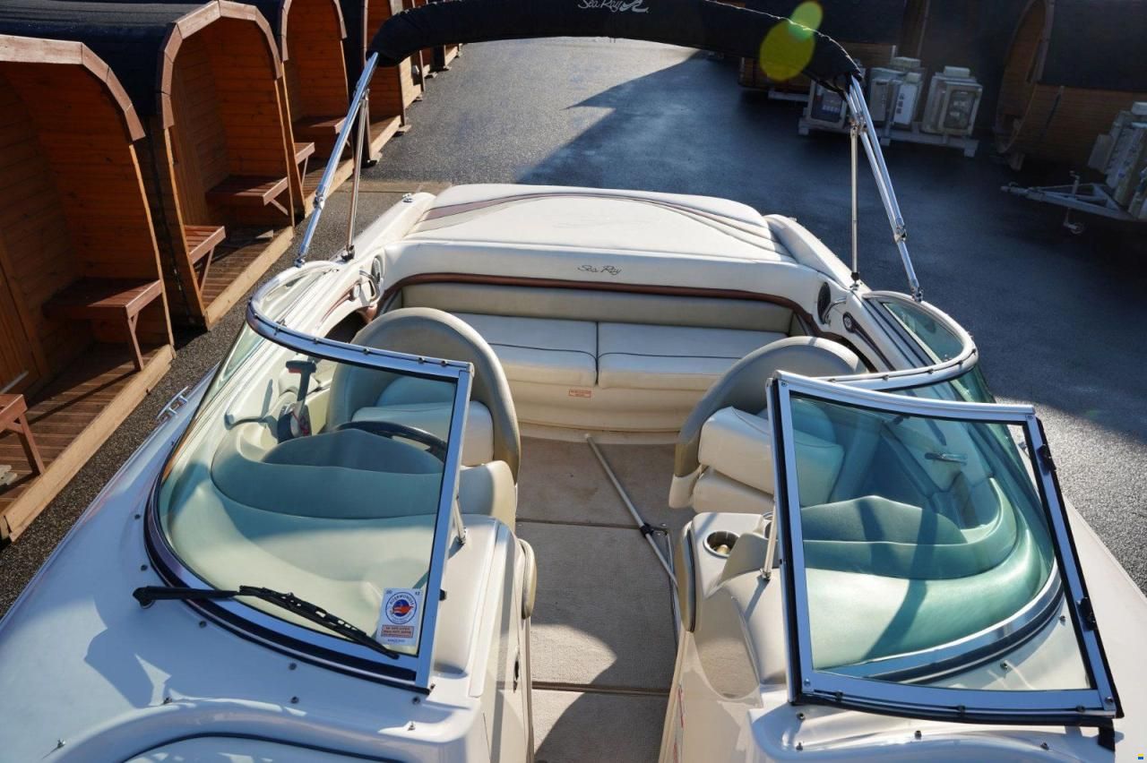 Sea Ray 220 SELECT