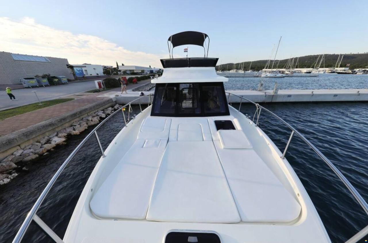 Cobra Futura 40 Grand Horizon