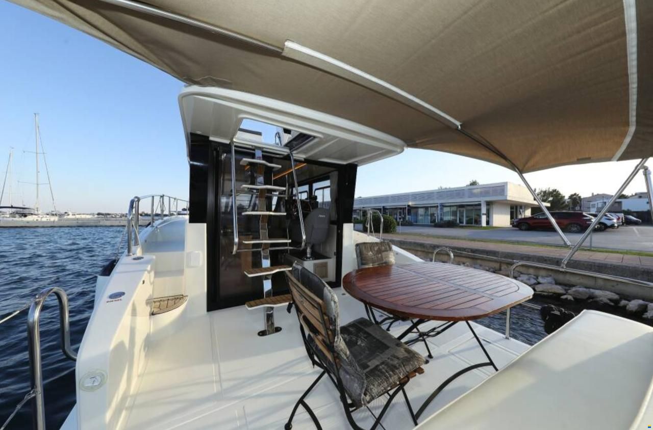 Cobra Futura 40 Grand Horizon