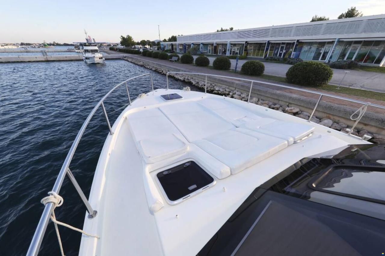 Cobra Futura 40 Grand Horizon