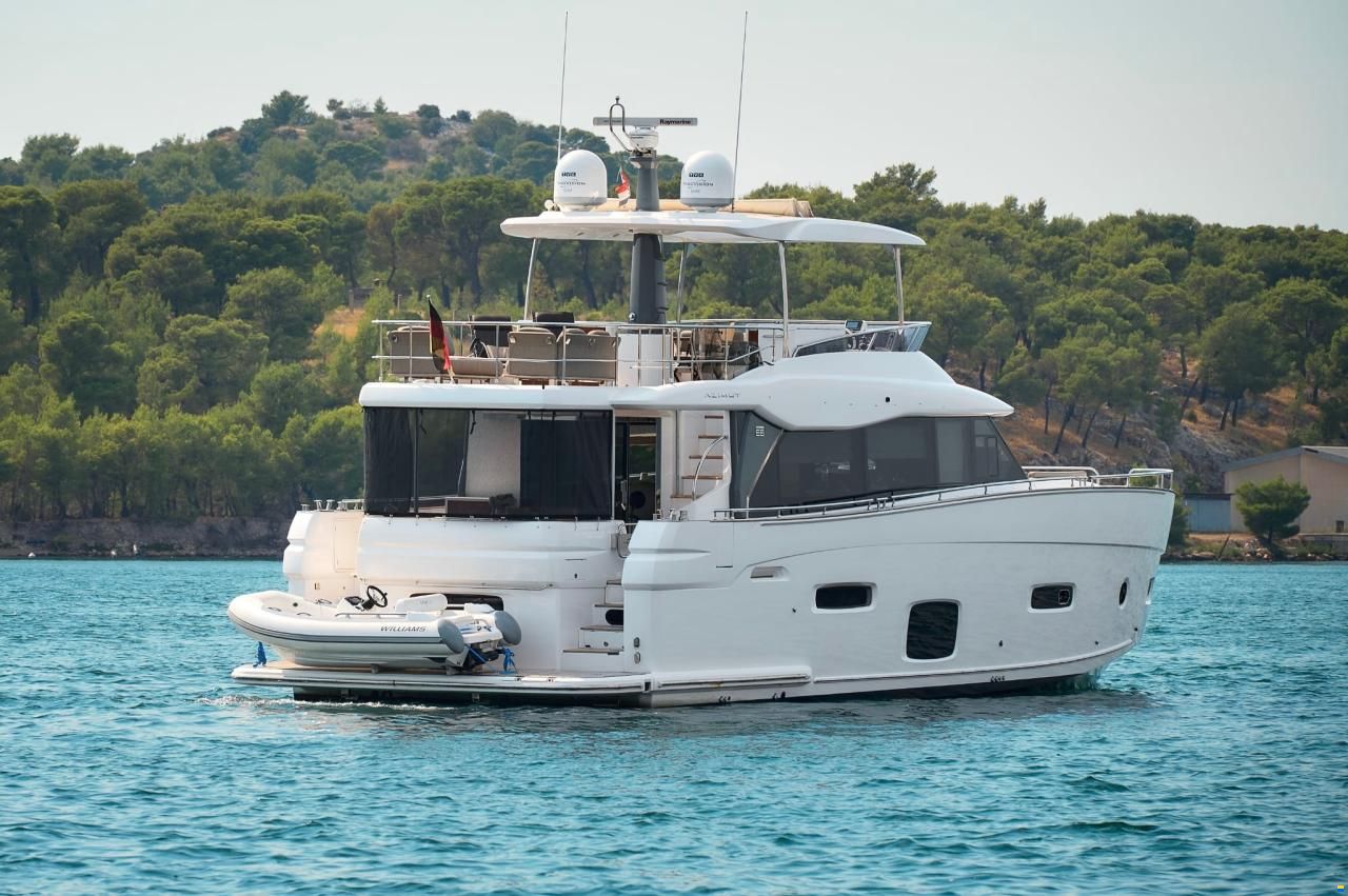 Azimut Magellano 66