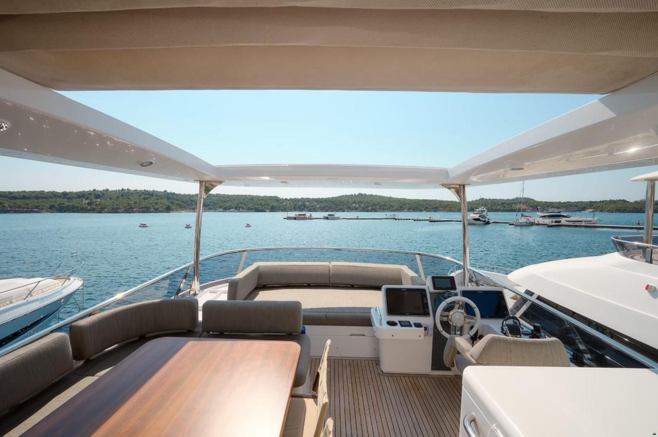 Azimut Magellano 66
