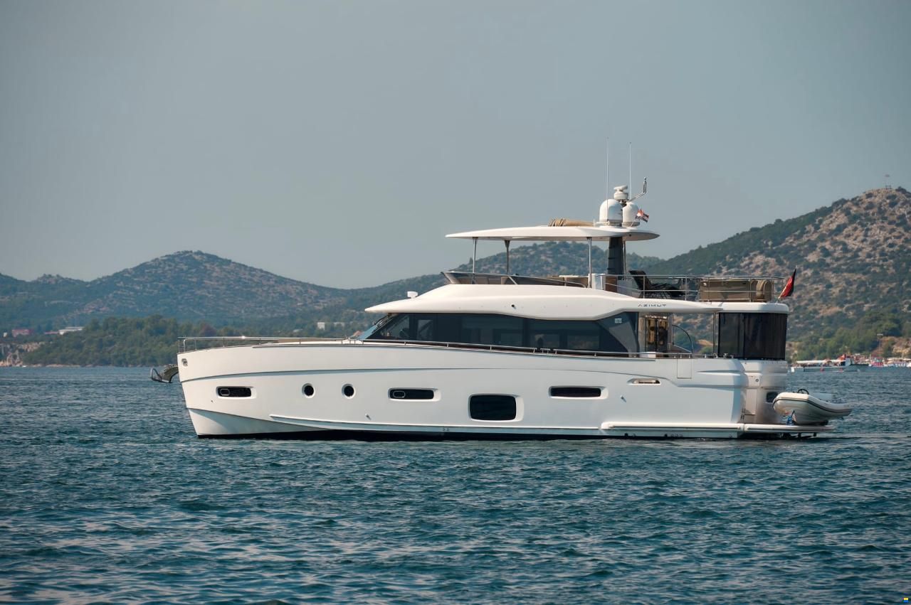 Azimut Magellano 66