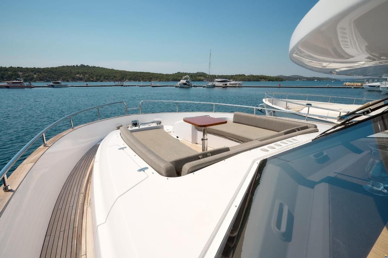 Azimut Magellano 66