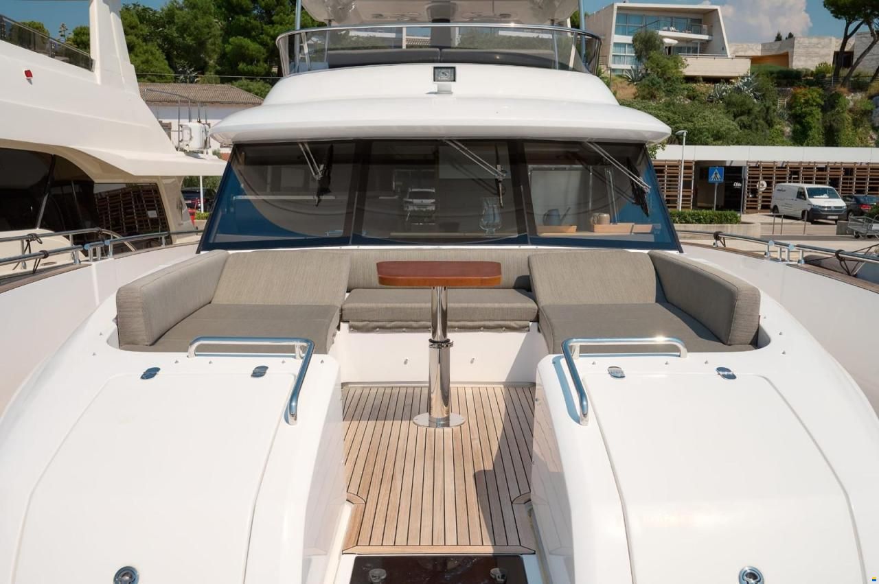 Azimut Magellano 66
