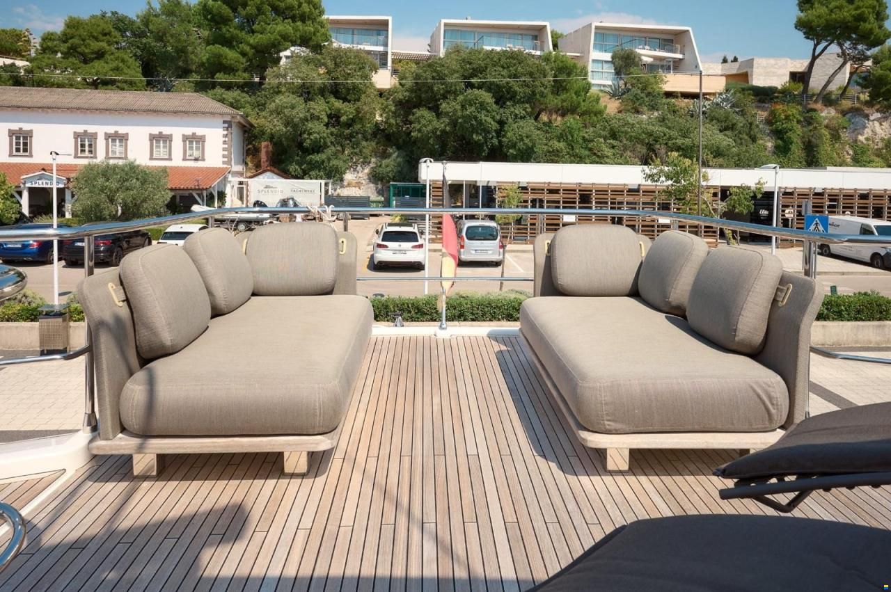 Azimut Magellano 66