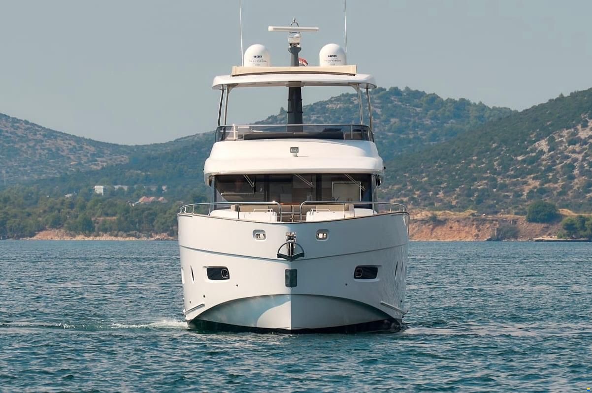 Azimut Magellano 66