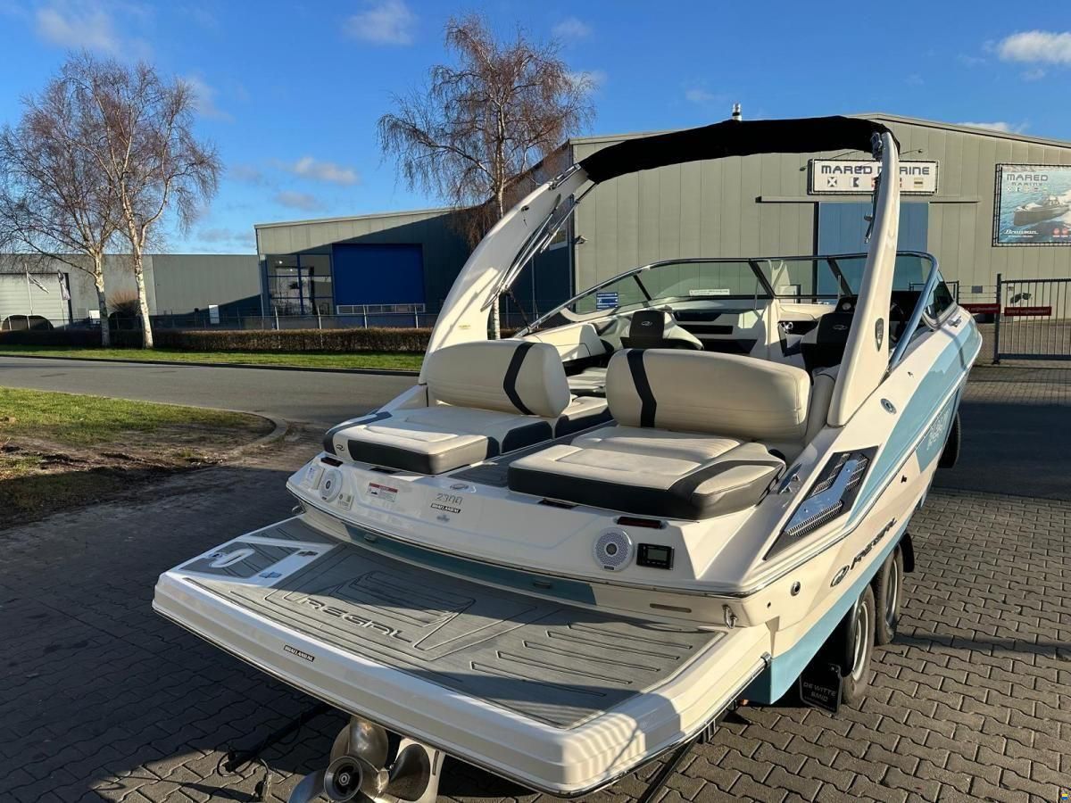 Regal 2300 Bowrider