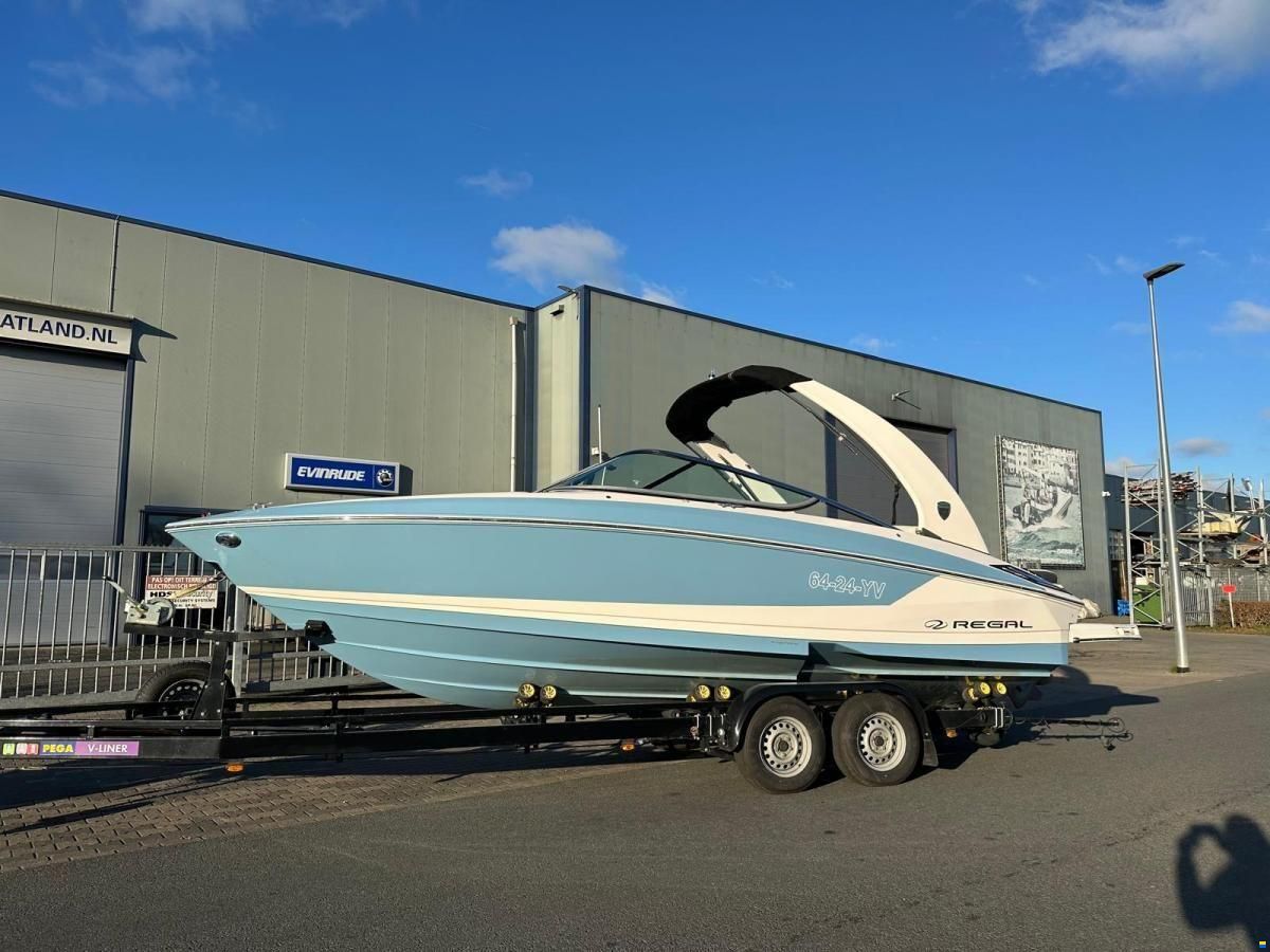 Regal 2300 Bowrider