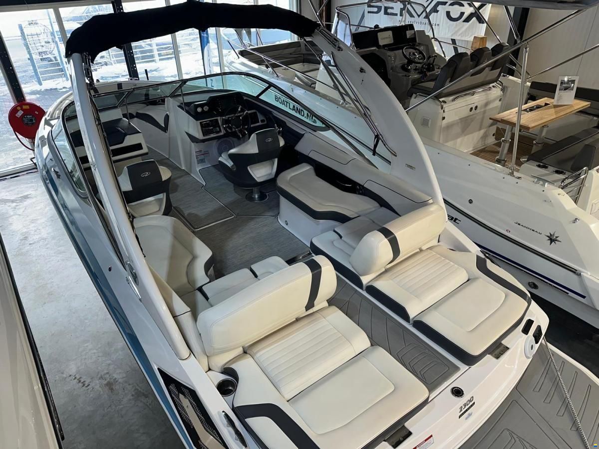 Regal 2300 Bowrider