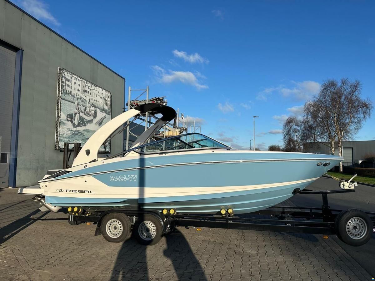 Regal 2300 Bowrider