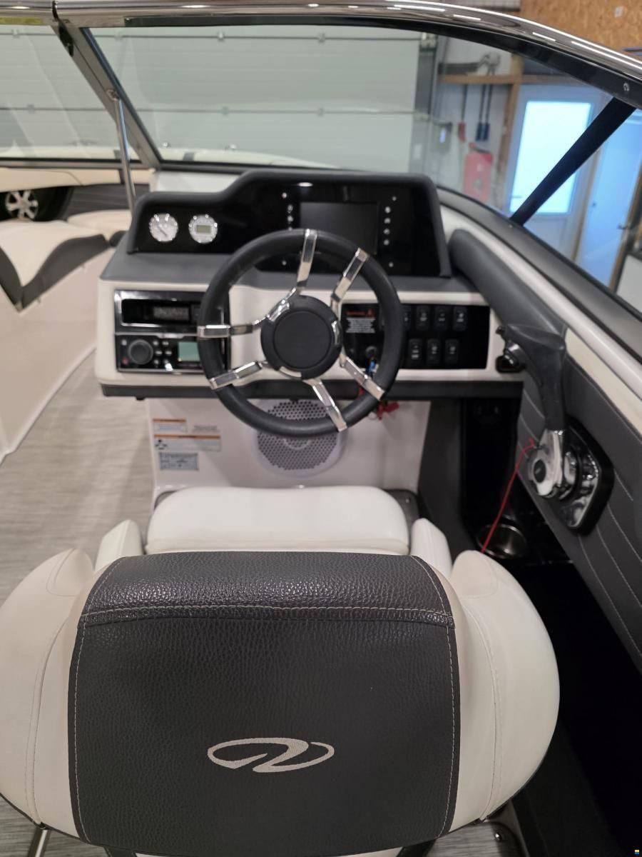 Regal 2300 Bowrider