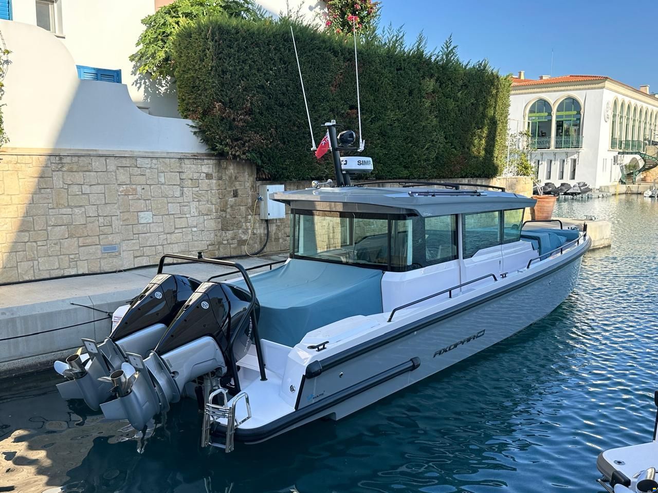 Axopar 37 Cross Cabin