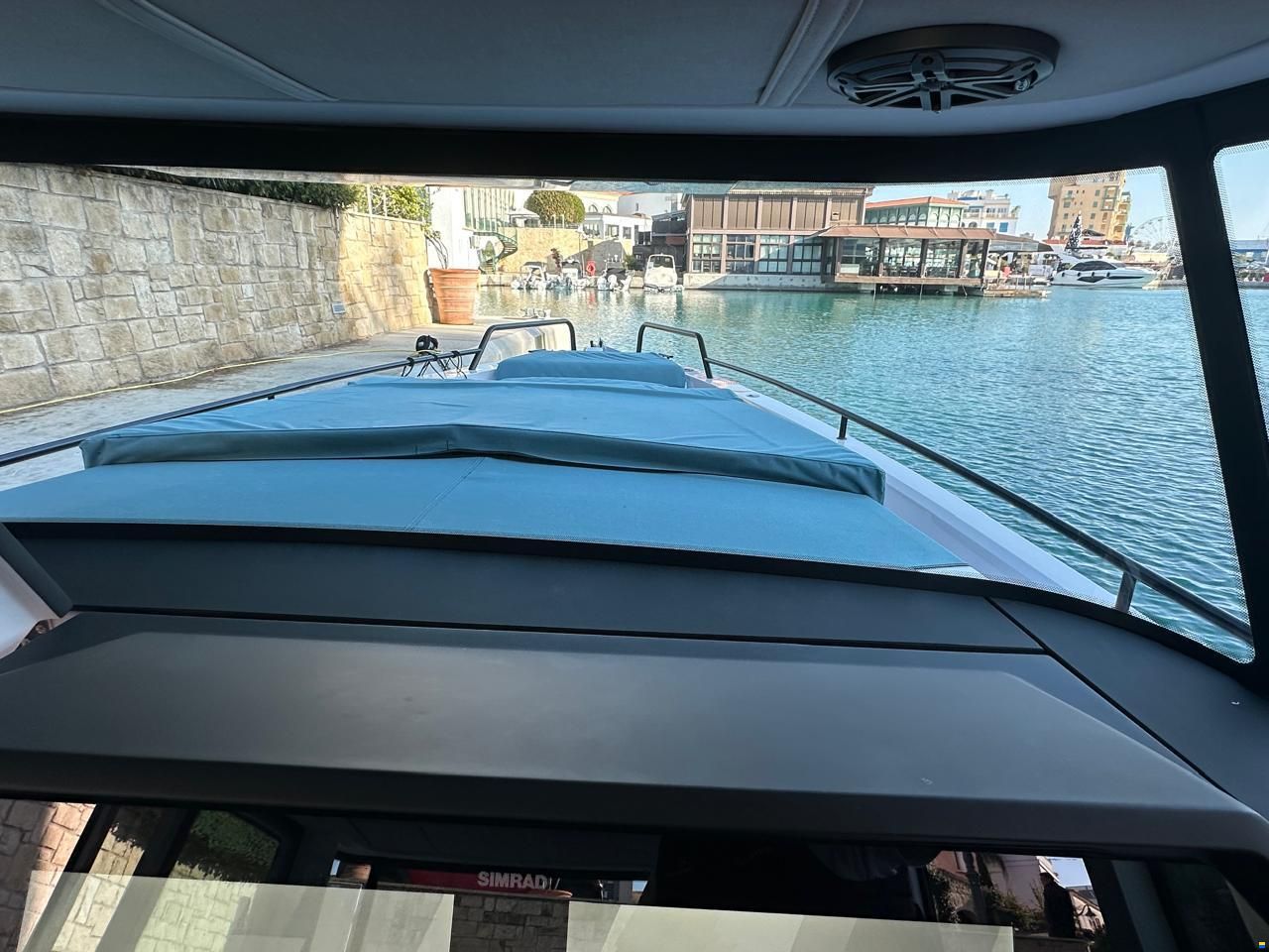 Axopar 37 Cross Cabin