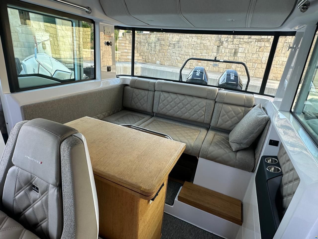 Axopar 37 Cross Cabin