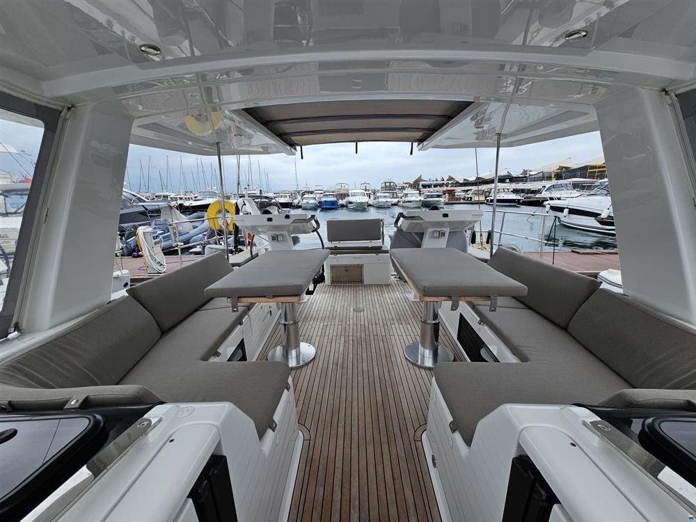 Hanse 548