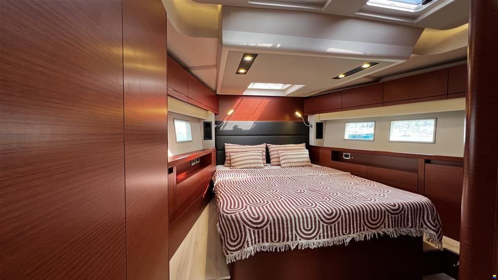 Hanse 548