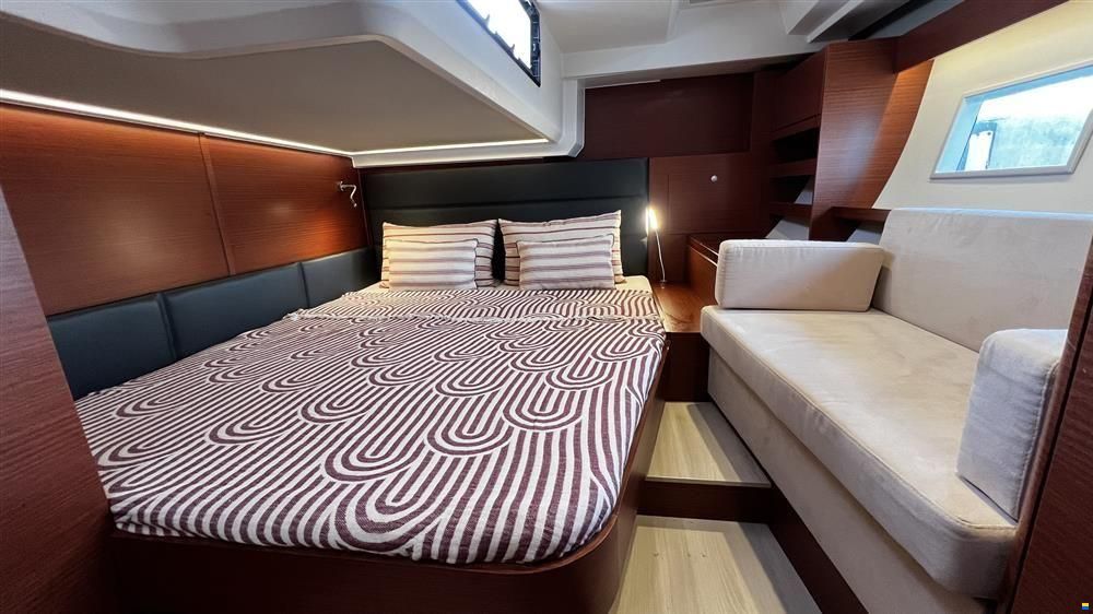 Hanse 548