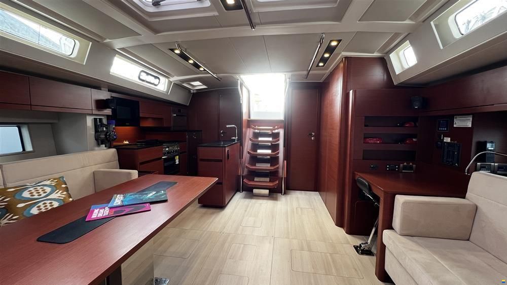 Hanse 548