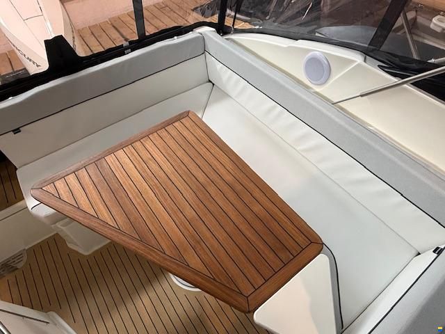 Quicksilver Activ 805 Cruiser mit 300PS