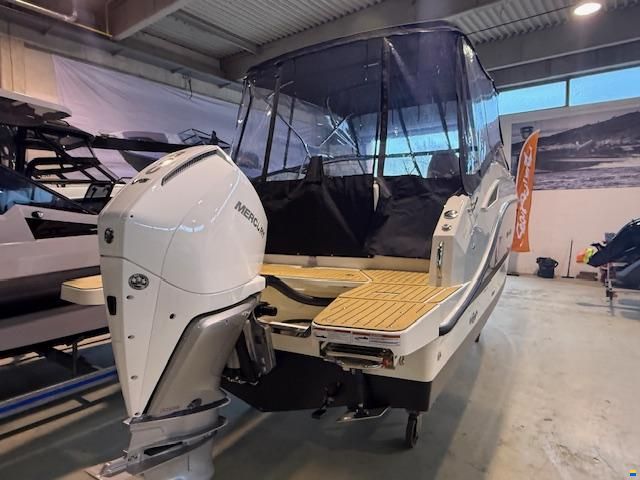 Quicksilver Activ 805 Cruiser mit 300PS