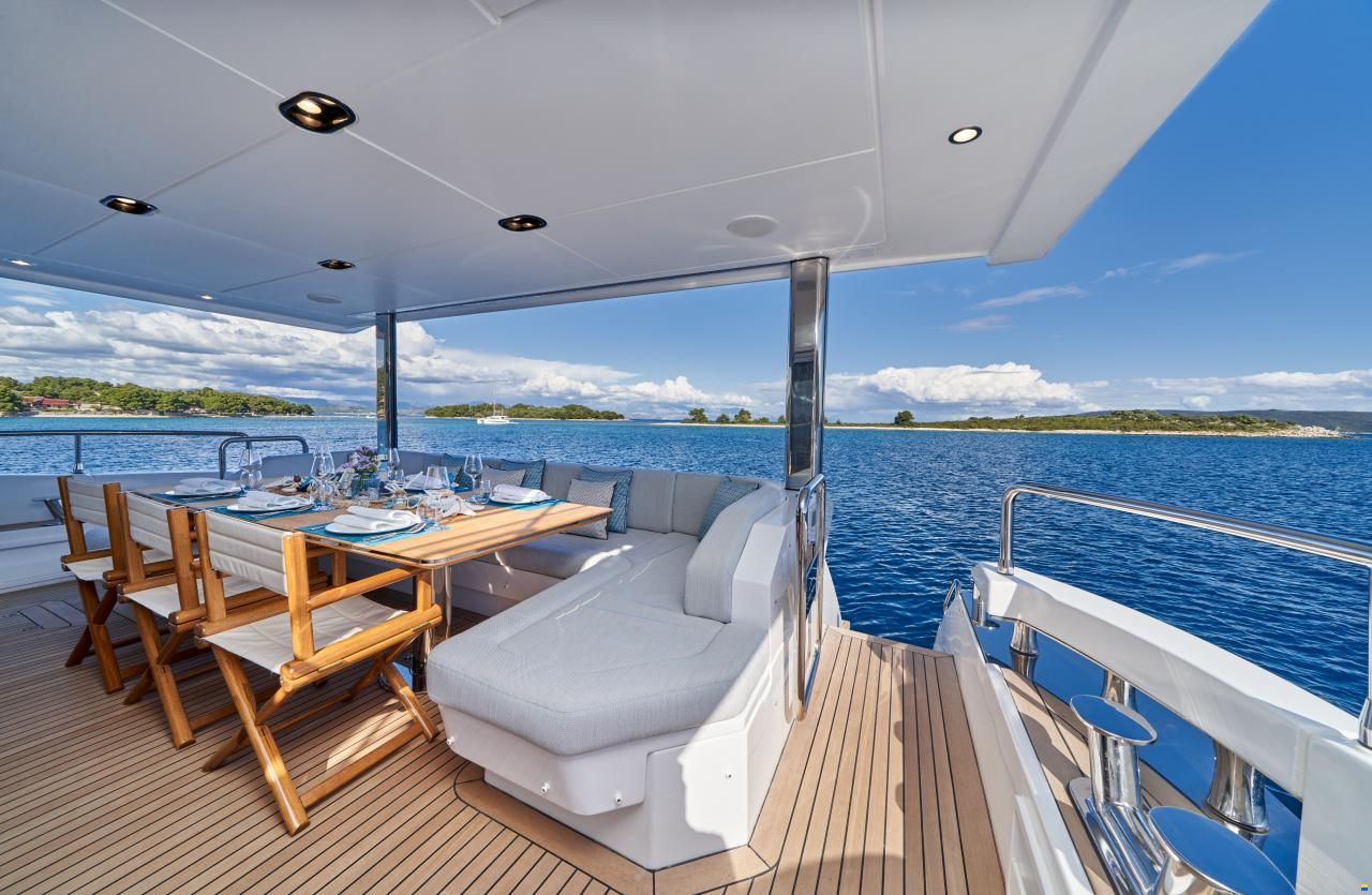 Azimut Grande 27M