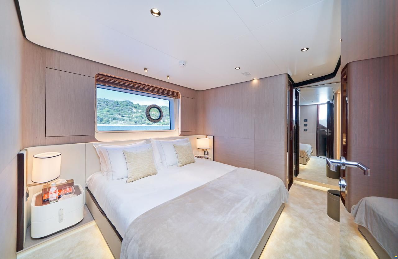 Azimut Grande 27M