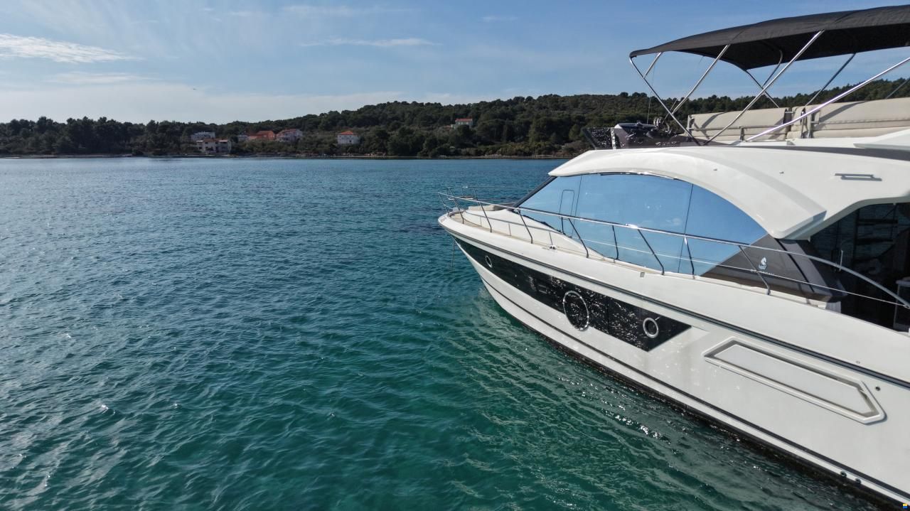 Monte Carlo Yachts MC52
