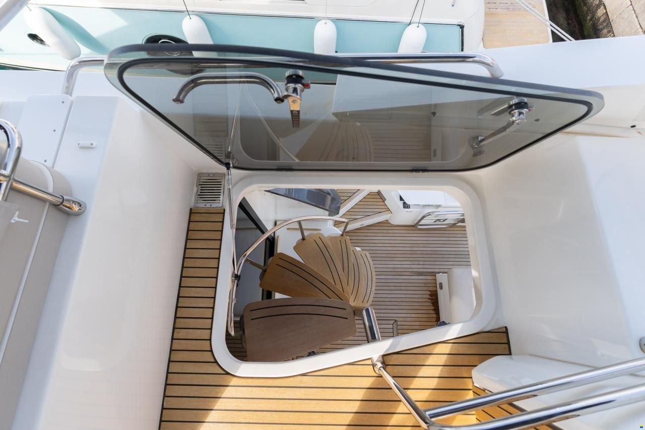 Monte Carlo Yachts MC52