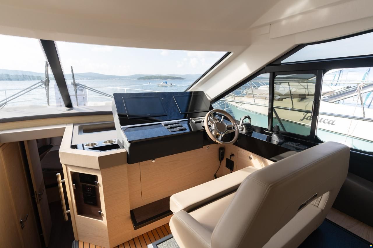Monte Carlo Yachts MC52