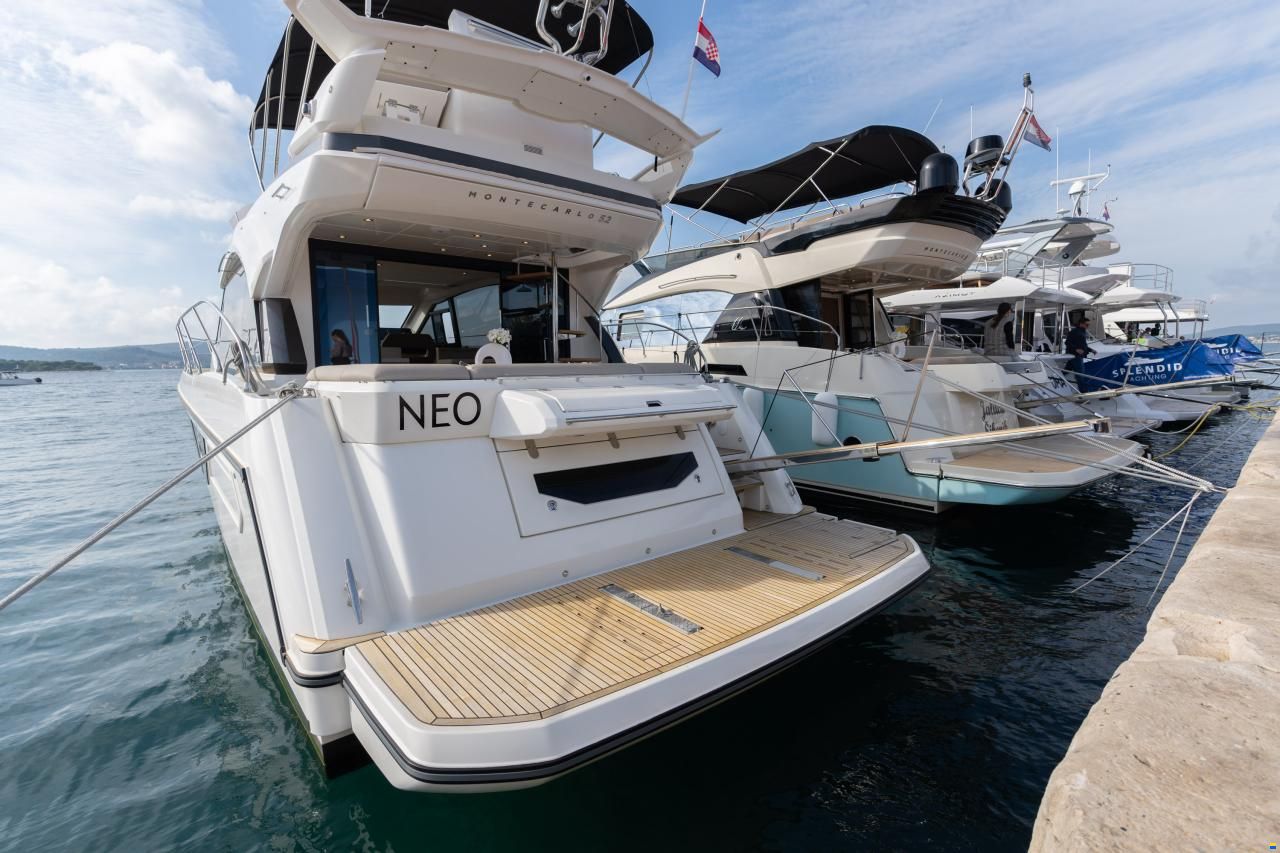 Monte Carlo Yachts MC52