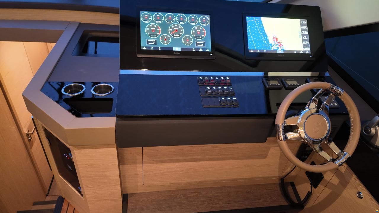 Monte Carlo Yachts MC52