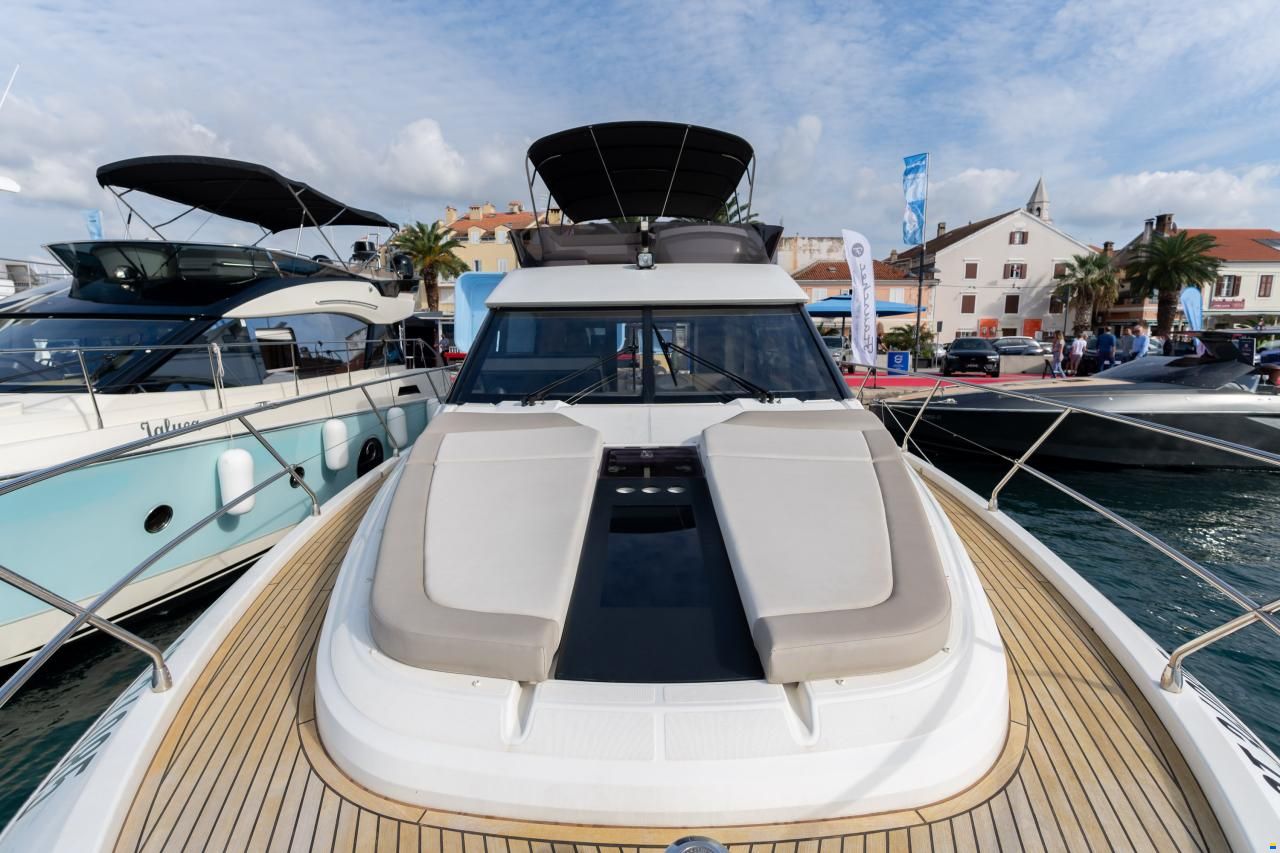 Monte Carlo Yachts MC52