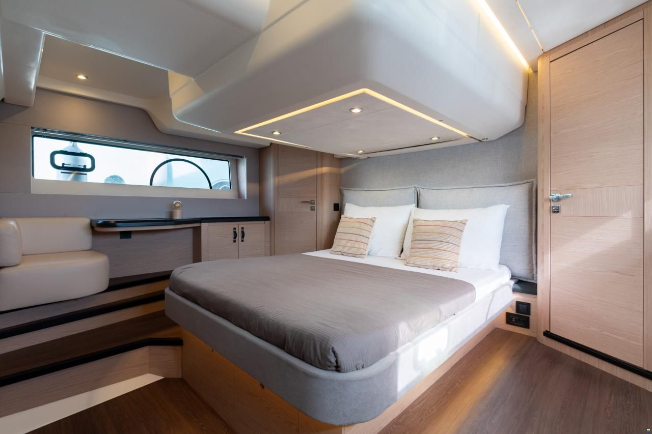 Monte Carlo Yachts MC52