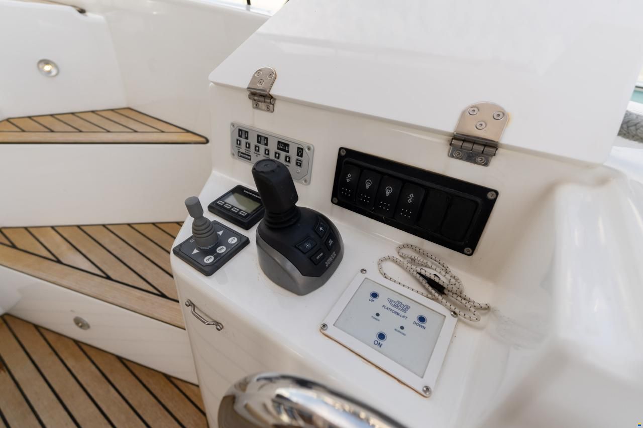 Monte Carlo Yachts MC52