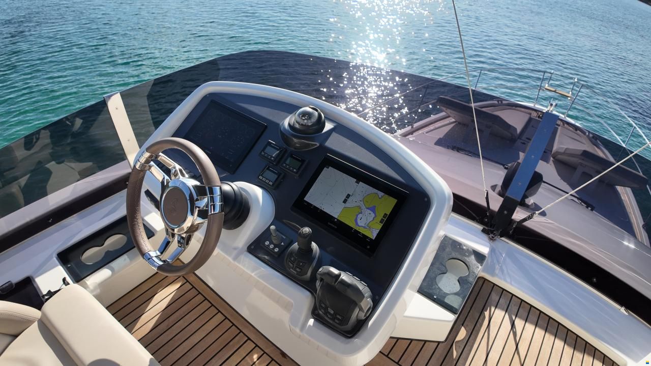 Monte Carlo Yachts MC52