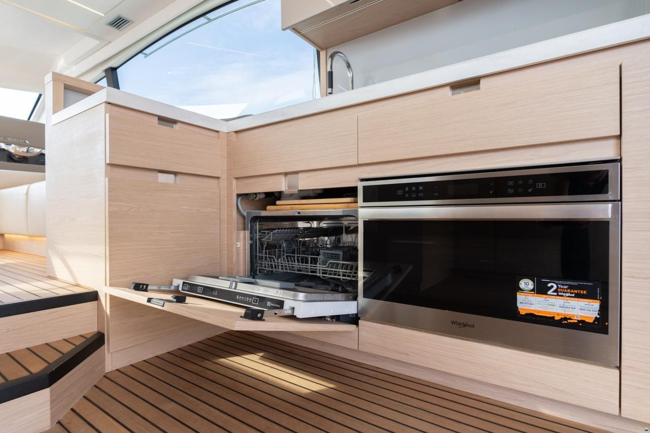 Monte Carlo Yachts MC52