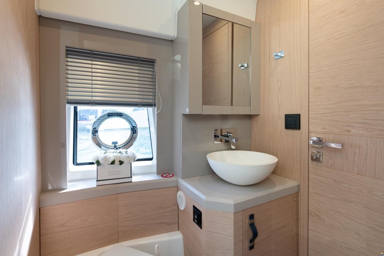 Monte Carlo Yachts MC52