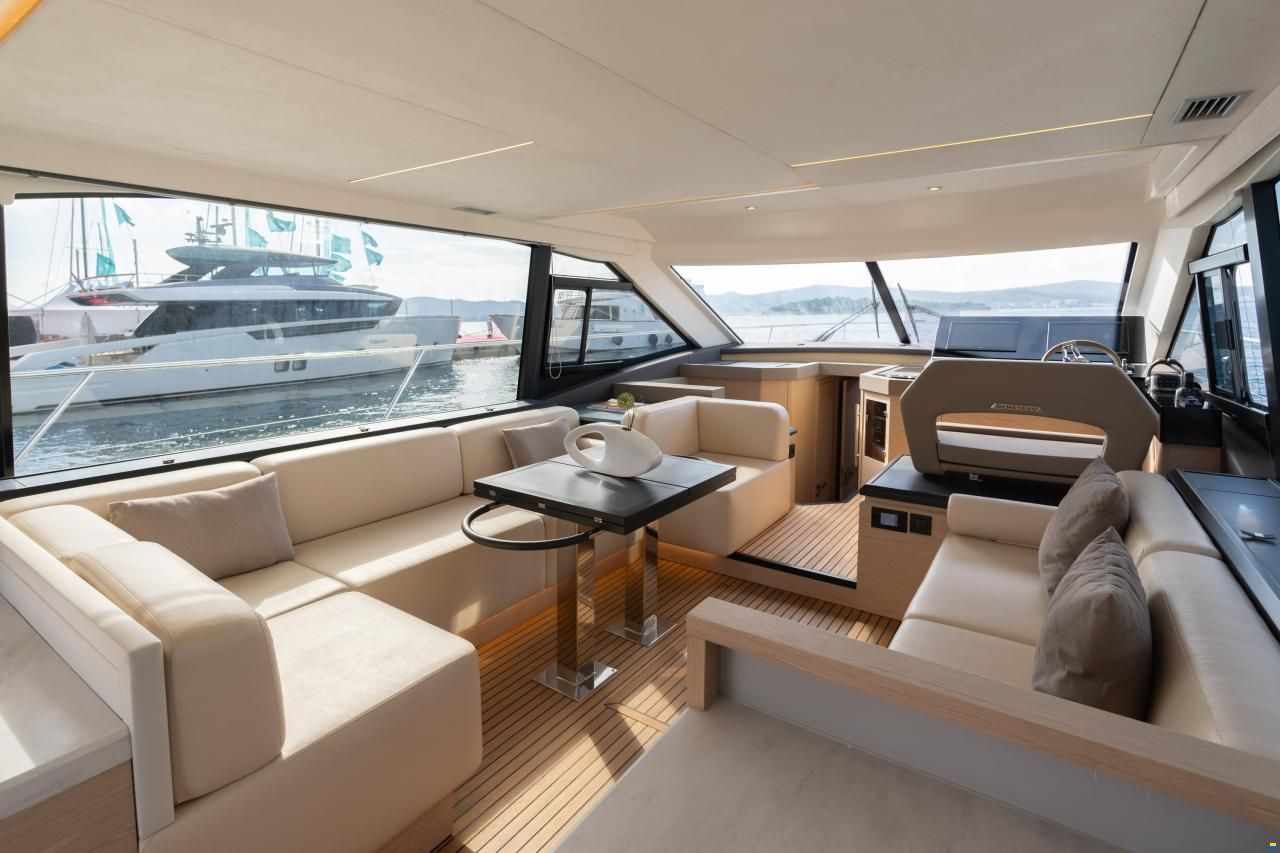 Monte Carlo Yachts MC52