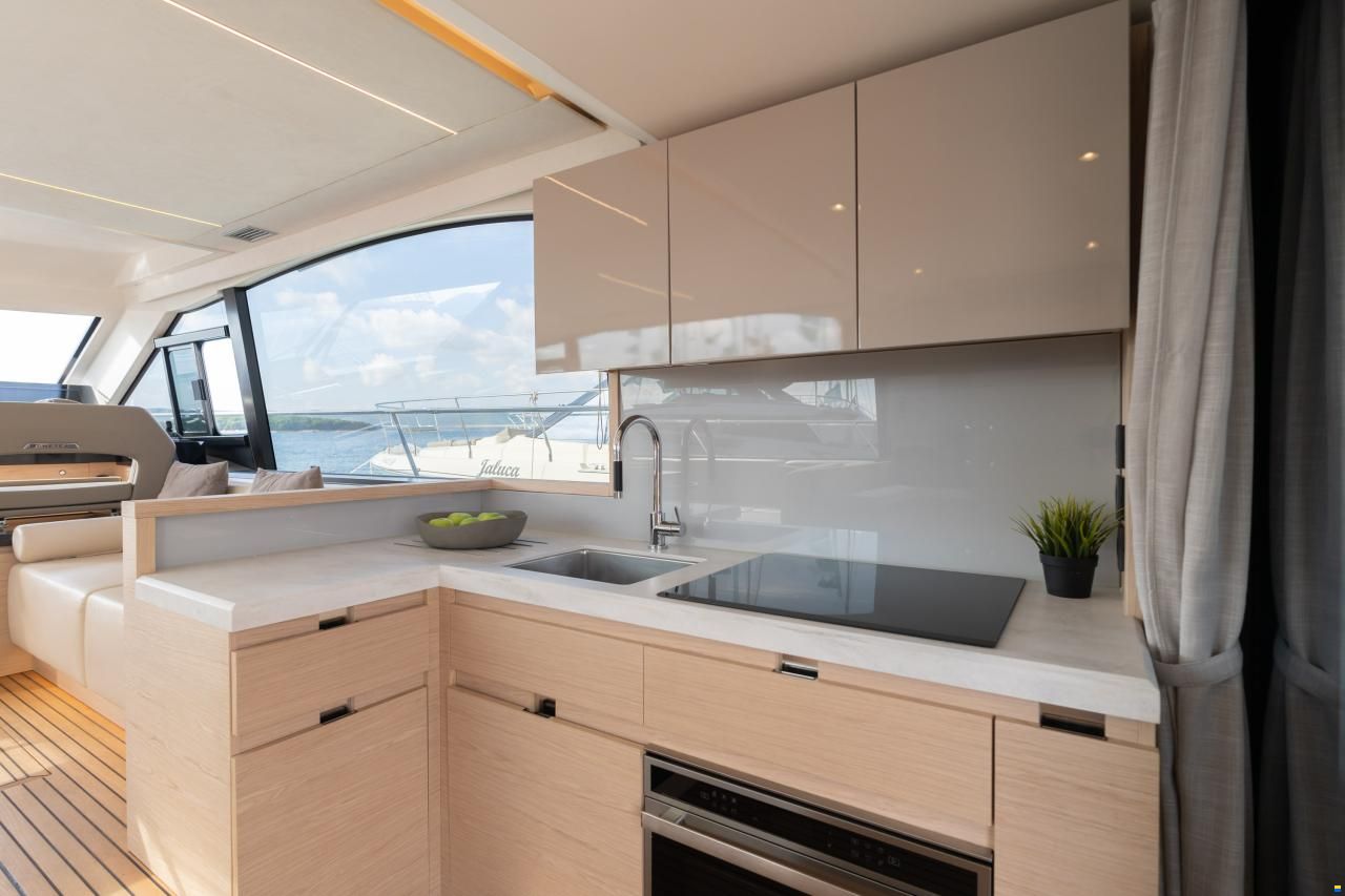 Monte Carlo Yachts MC52