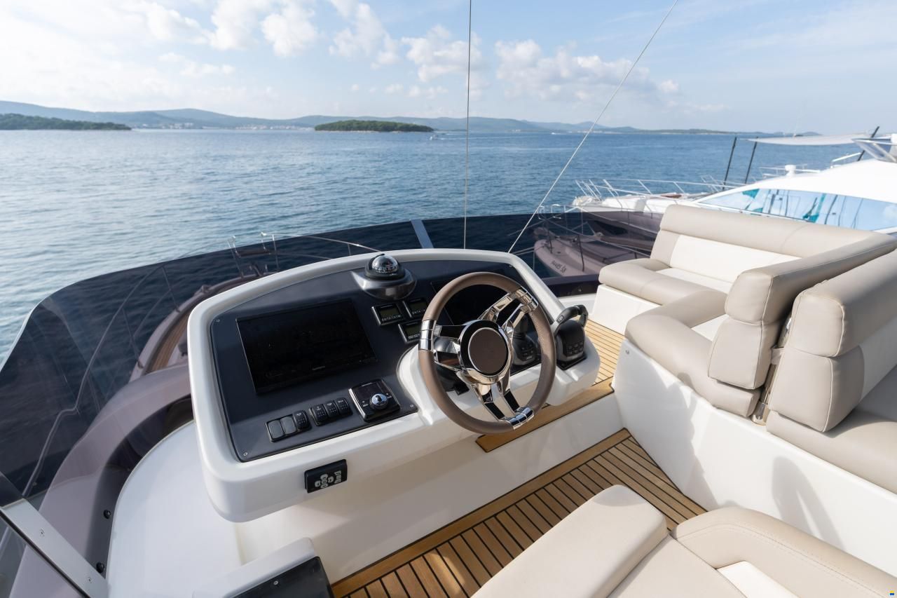 Monte Carlo Yachts MC52