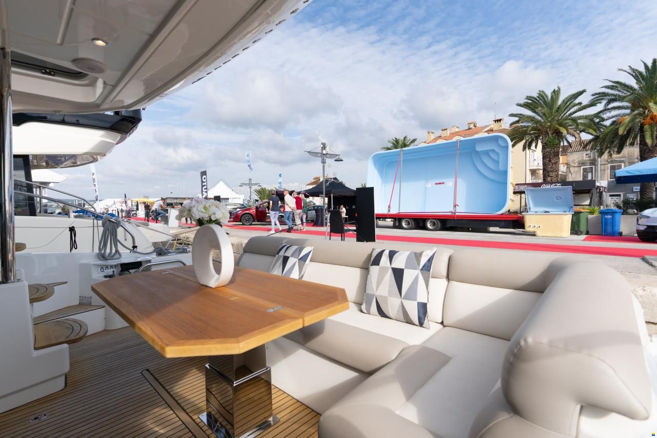 Monte Carlo Yachts MC52