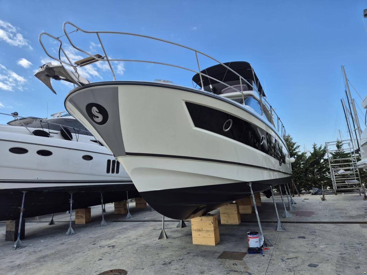 Monte Carlo Yachts MC52