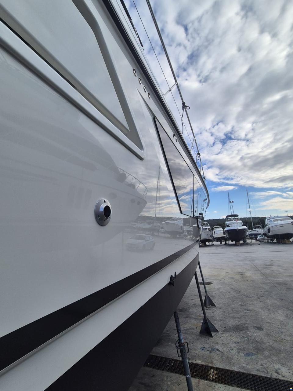 Monte Carlo Yachts MC52