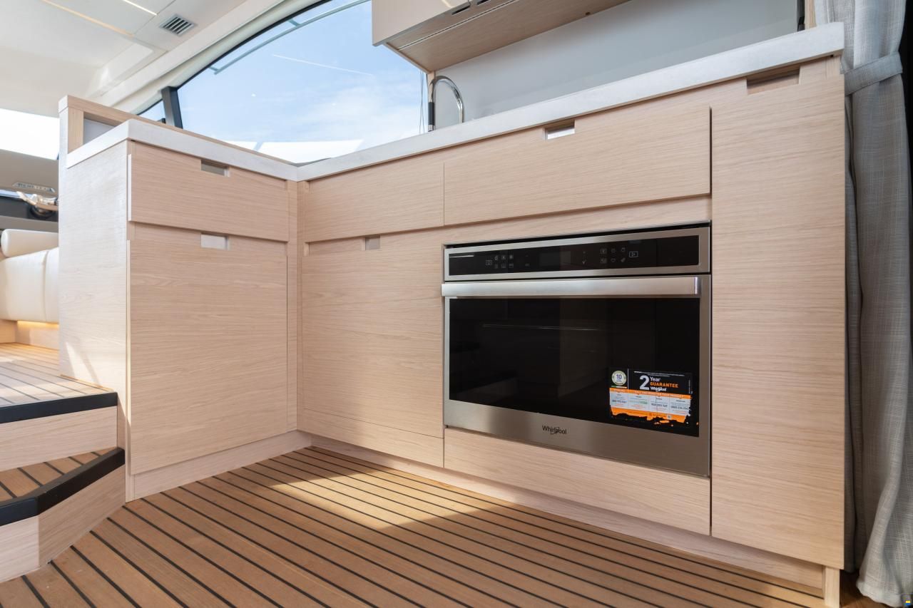 Monte Carlo Yachts MC52