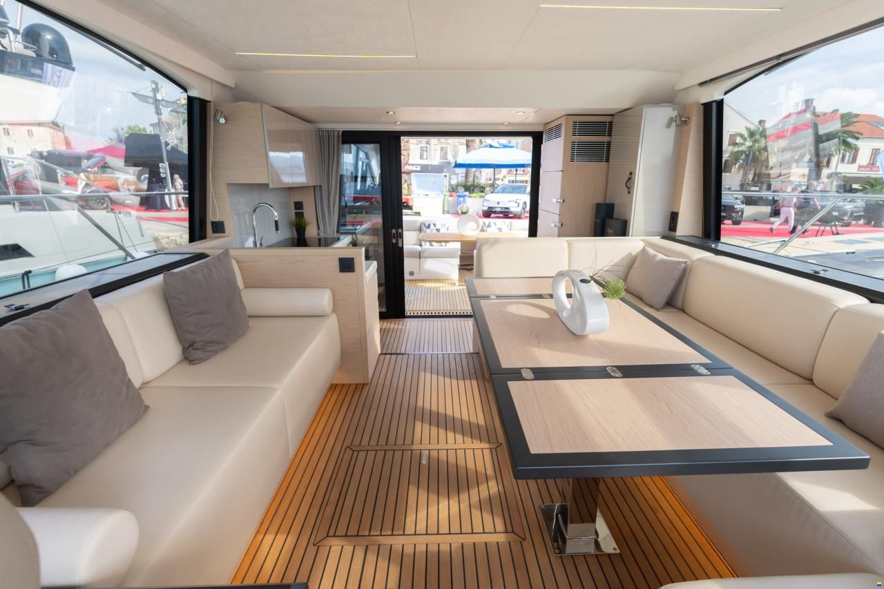Monte Carlo Yachts MC52