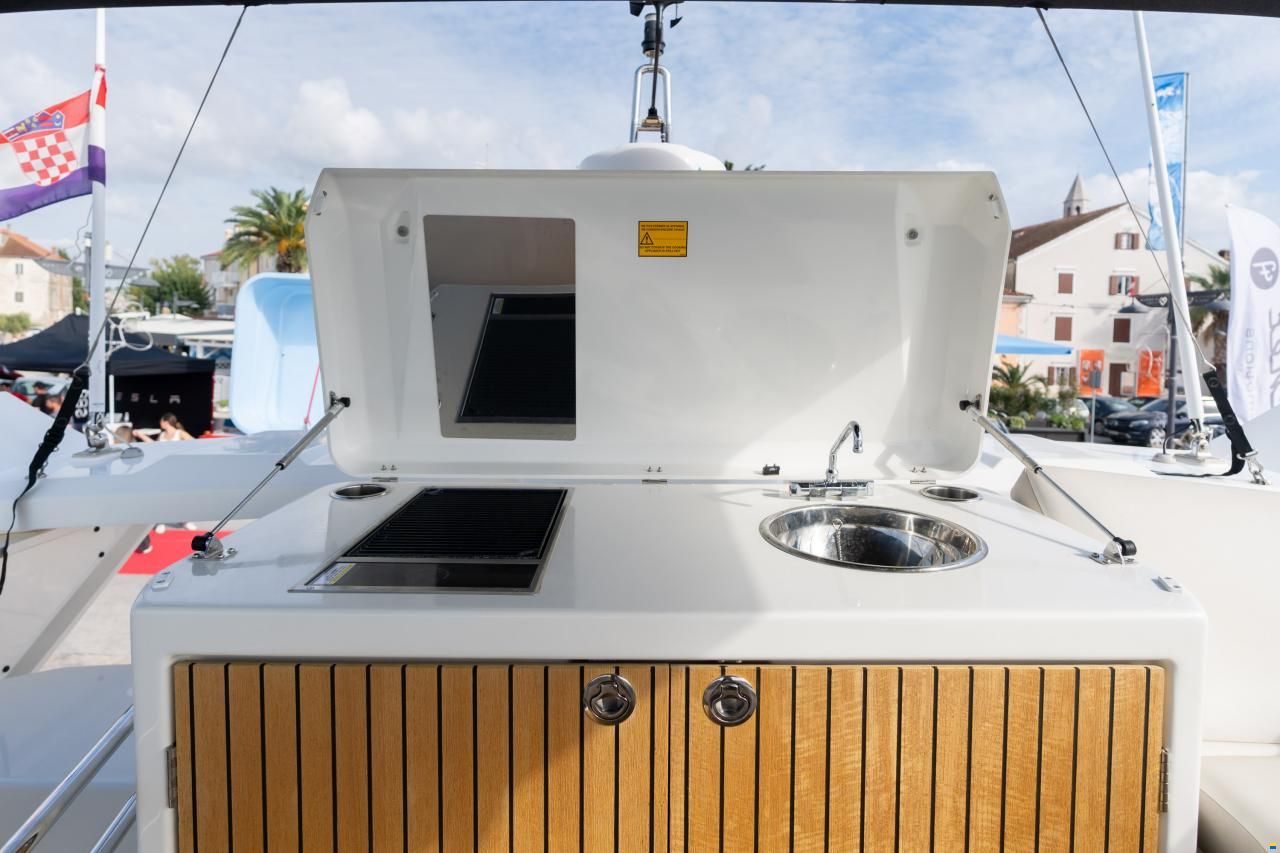 Monte Carlo Yachts MC52