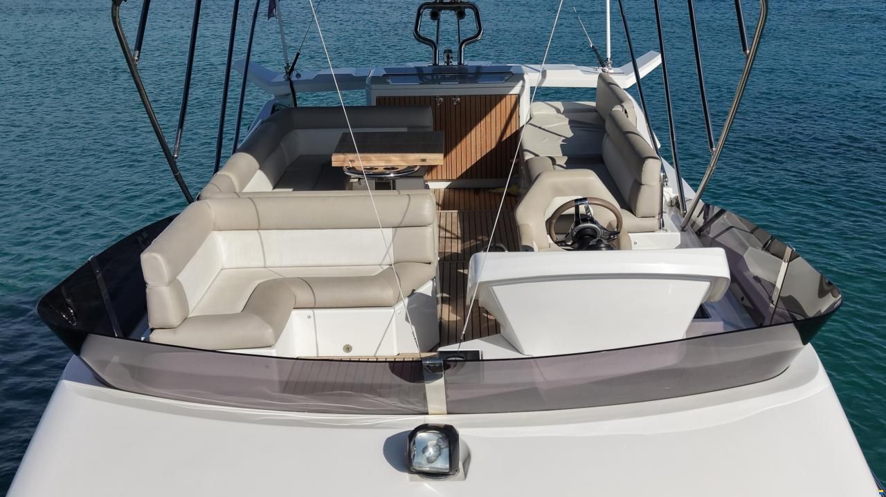 Monte Carlo Yachts MC52