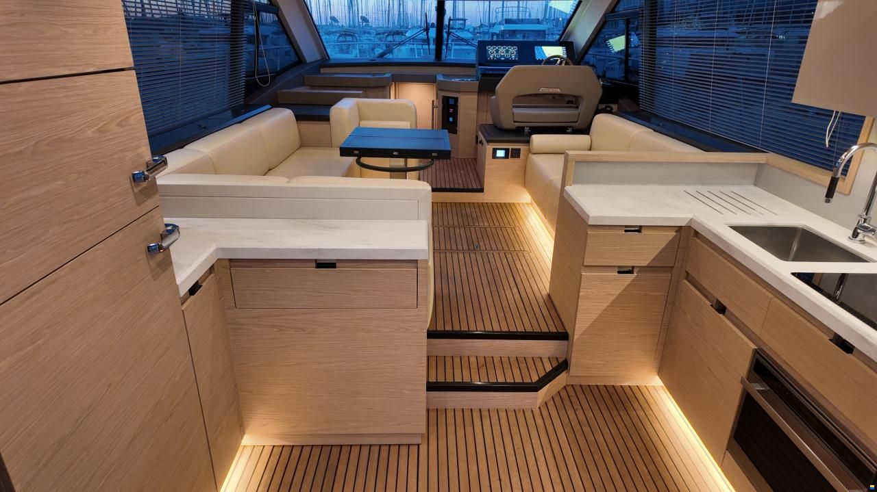 Monte Carlo Yachts MC52